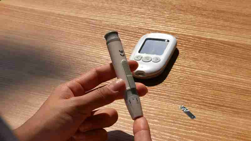 w, tags: menschen mit diabetes - unsplash